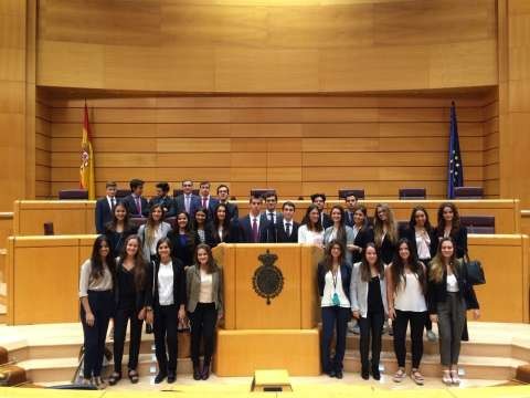 alumnos de grado en derecho isde en el senado